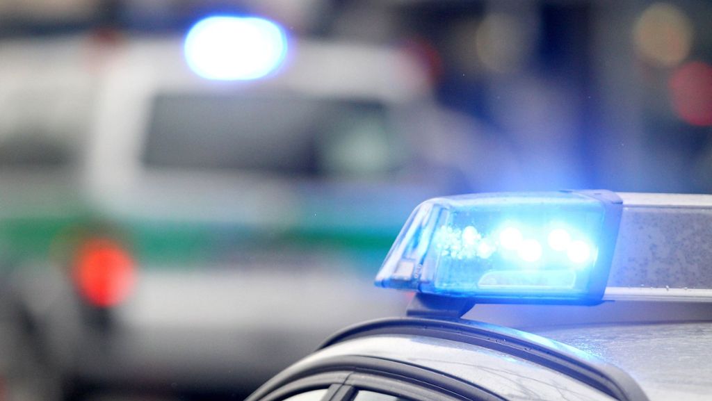 Straßensperrung durchbrochen: Polizist schießt während Verfolgungsjagd bei Ludwigsburg auf Auto