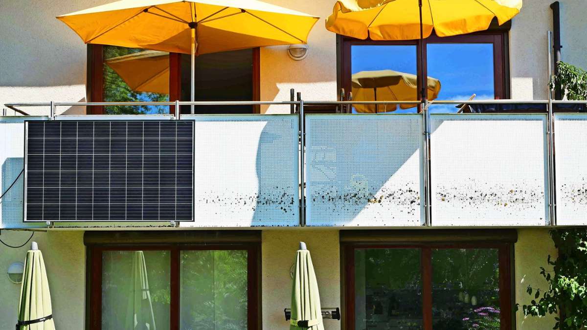 Energiewende in Stuttgart: Sonnenkraftwerkchen am Balkongeländer