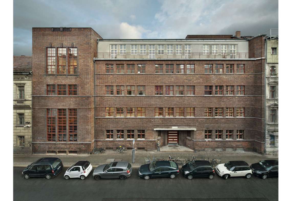 Mit historischem Bestand haben die Architekten schon früher gearbeitet, so etwa 2012 beim Umbau der ehemaligen Jüdischen Mädchenschule in Berlin. Hier . . .