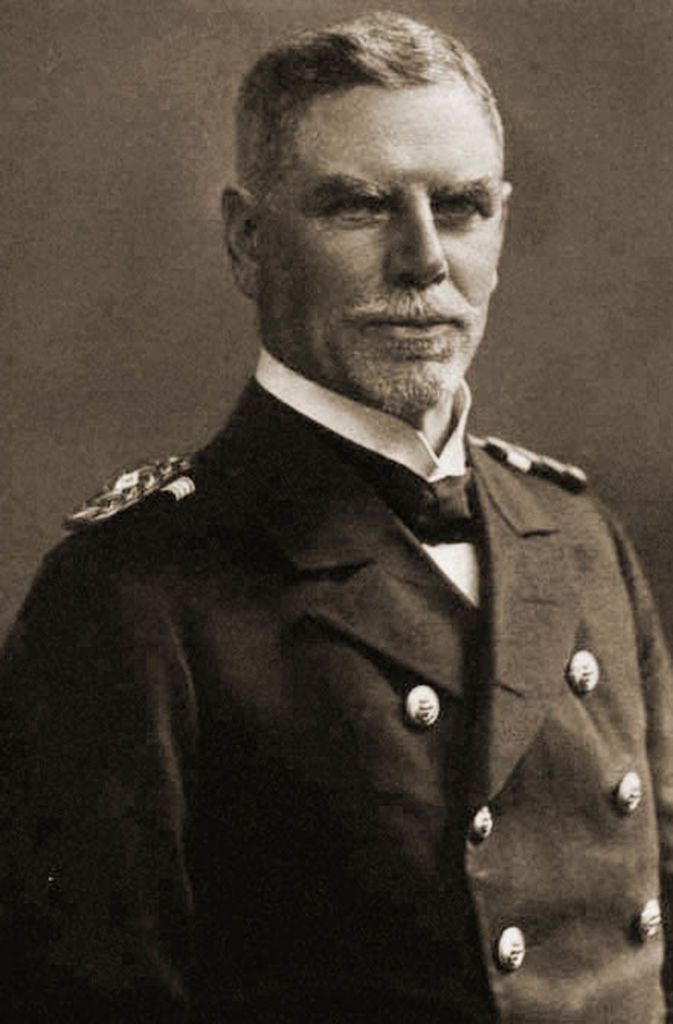 Auch der Kommandant des Geschwaders, Admiral Maximilian Graf von Spee, und seine zwei Söhne wurden bei der Schlacht getötet.