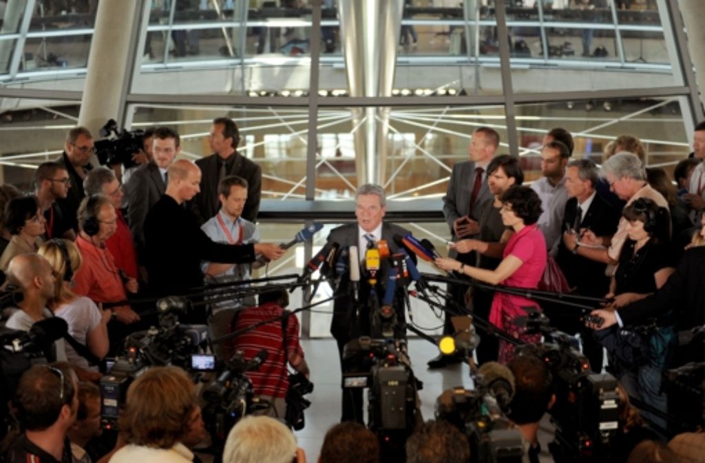 Die Medien mögen Gauck. Der Spiegel titelt sogar „Der bessere Präsident“. Auch große Teile der Bevölkerung wollen Gauck im Schloss Bellevue sehen.