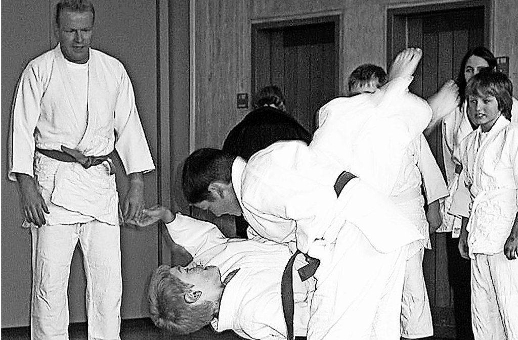 2003: Auch soziales Kompetenztraining, wie hier beim Judo, gehörte zur Arbeit.