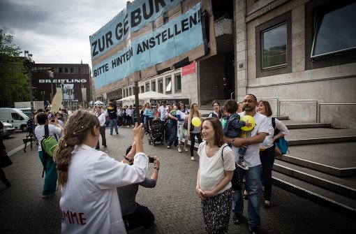 Hebammen demonstrieren in auf dem Stuttgarter Marktplatz. Foto: Lichtgut/Achim Zweygarth