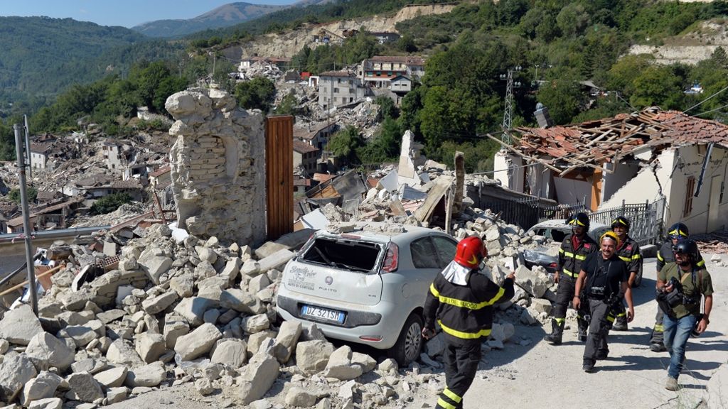Bürgermeister nach Erdbeben in Italien: Amatrice ist nicht mehr zu retten