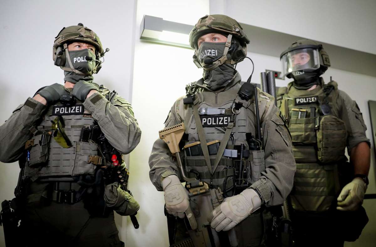 Als Reaktion auf das Versagen der deutschen Polizei wird die Antiterror-Einheit GSG 9 gegründet, hier drei Beamte 2017.