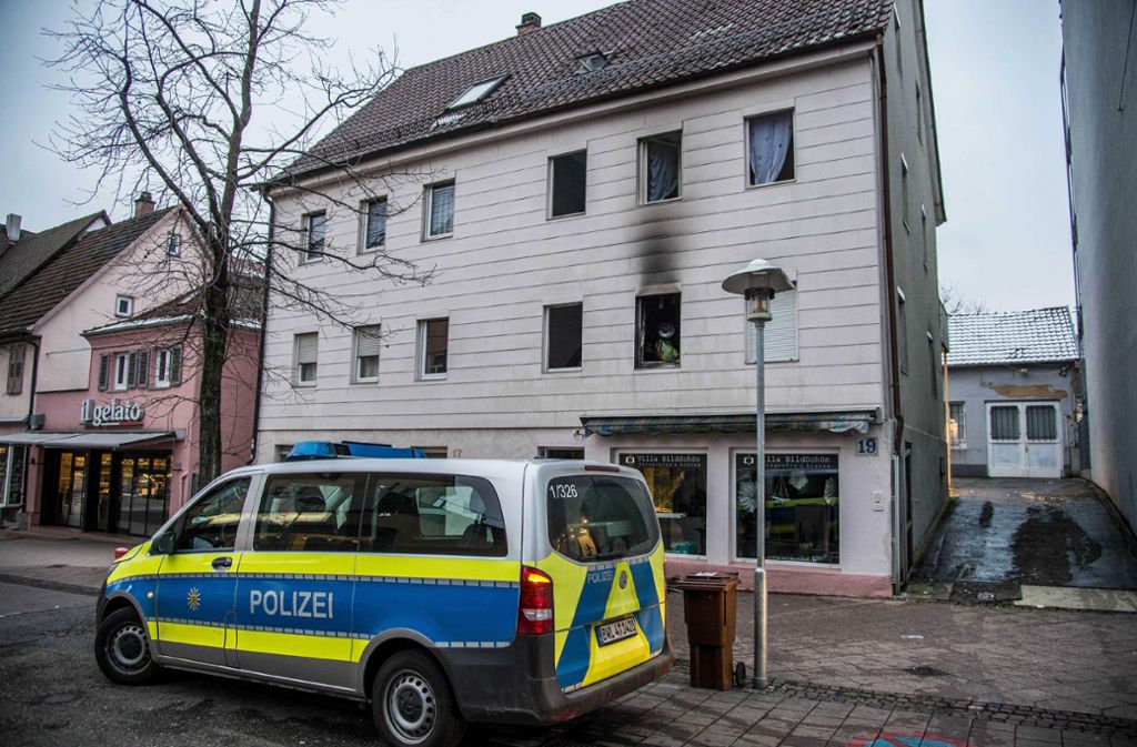 Bei einem Brand ist am Morgen ein Mann in Kornwestheim leicht verletzt worden.