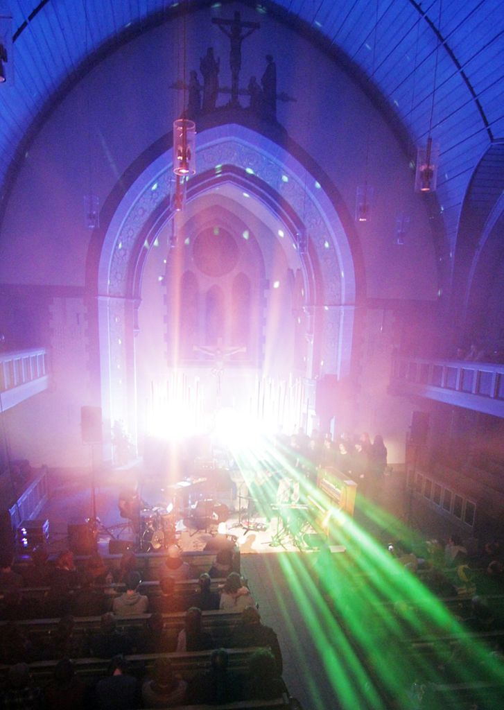 Die Lichtinszenierung macht aus einem hervorragenden Konzert das bisher gelungenste Event des Popjahres.