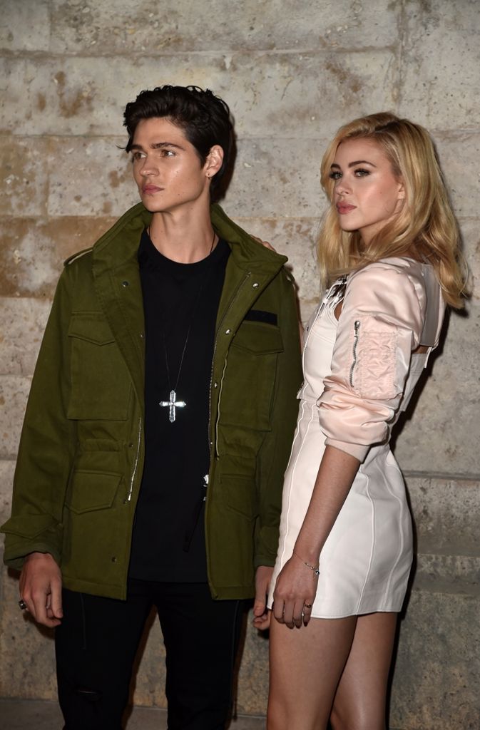 Die Schauspiel-Geschwister Will und Nicola Peltz waren gemeinsam bei der Givenchy Fashion Show.