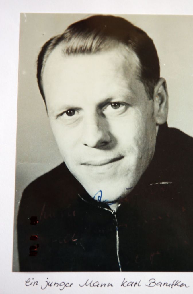 Dieser Herr war der erste VfB-Spieler in der Nationalmannschaft: Karl Barufka. Er war im Kader von 1950 bis 1951 und machte drei Spiele. Tore schoss der Mittelfeldspieler keine.