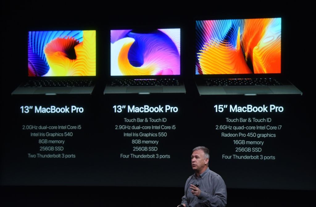 Apple Marketing-Vize-Chef Phil Schiller stellt die neuen MacBooks vor.