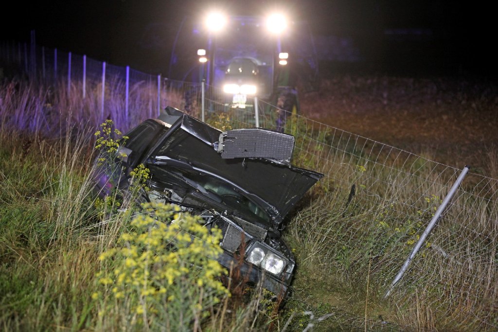 Bei einem Unfall bei Unterensigen im Kreis Esslingen sind am Mittwochabend fünf Menschen verletzt worden.