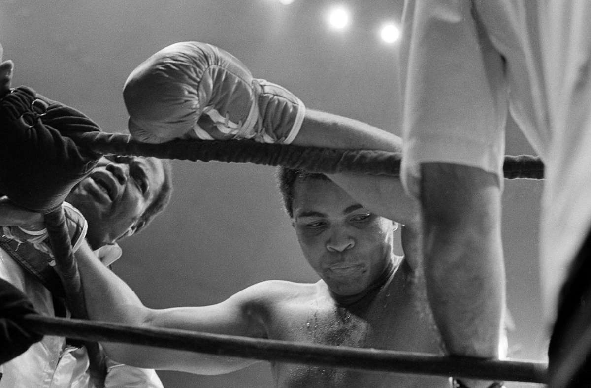 Muhammad Ali nach der erfolgreichen Titelverteidigung gegen Charlie Shavers