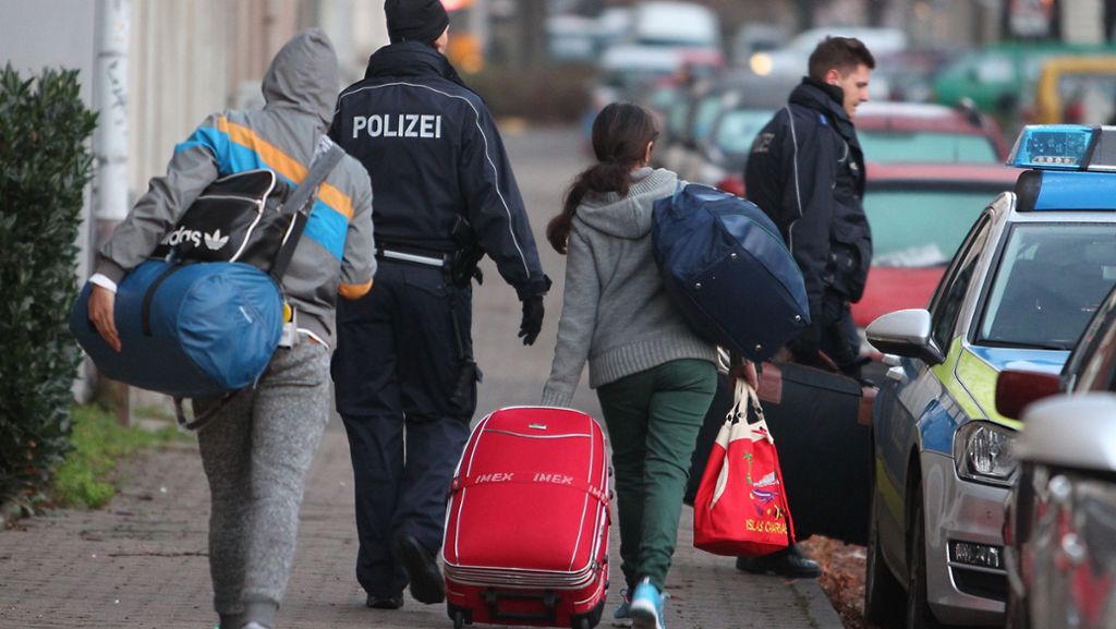 Abgelehnte Asylbewerber: Baden-Württemberg schiebt mehr Menschen ab
