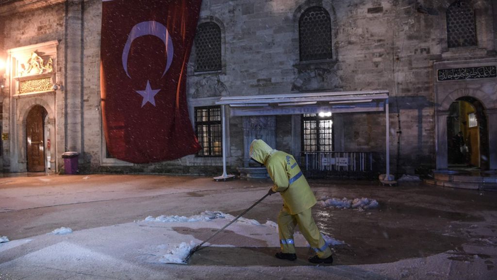 Sturmtief über Istanbul: Schneesturm sorgt für hunderte Flugausfälle