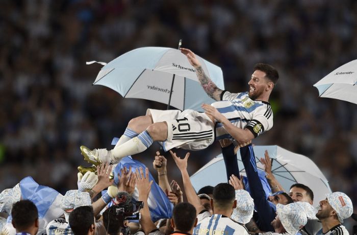 Monumental-Stadion von Buenos Aires: Messi krönt Argentiniens Weltmeister-Party mit 800. Treffer