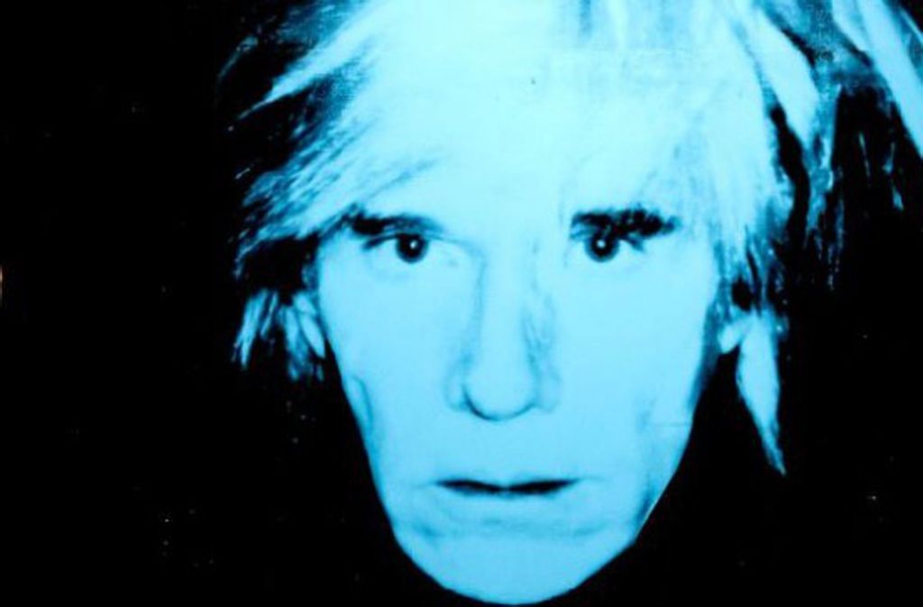 .... von Pop Art-Ikone Andy Warhol (hier als Großprojektion mit einem sich spiegelnden Besucher im Museum Brandhorst in München) ...
