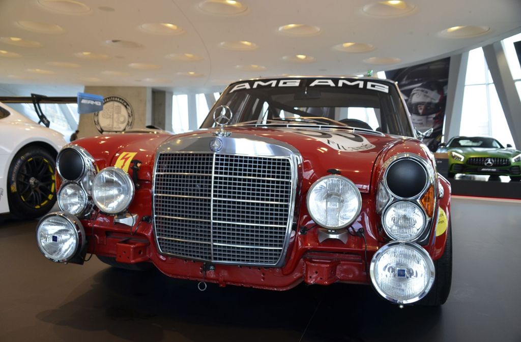 Rund 880 000 Besucher strömten im vergangenen Jahr ins Mercedes Museum, das . . .