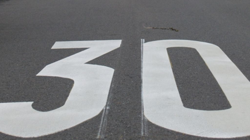 Fahrbahnmarkierung: Keine „30“ auf dem Fliegenweg
