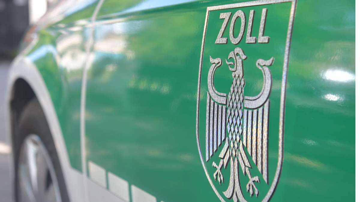 Zollkontrolle im Zug: 20.000 Euro im Strumpf versteckt