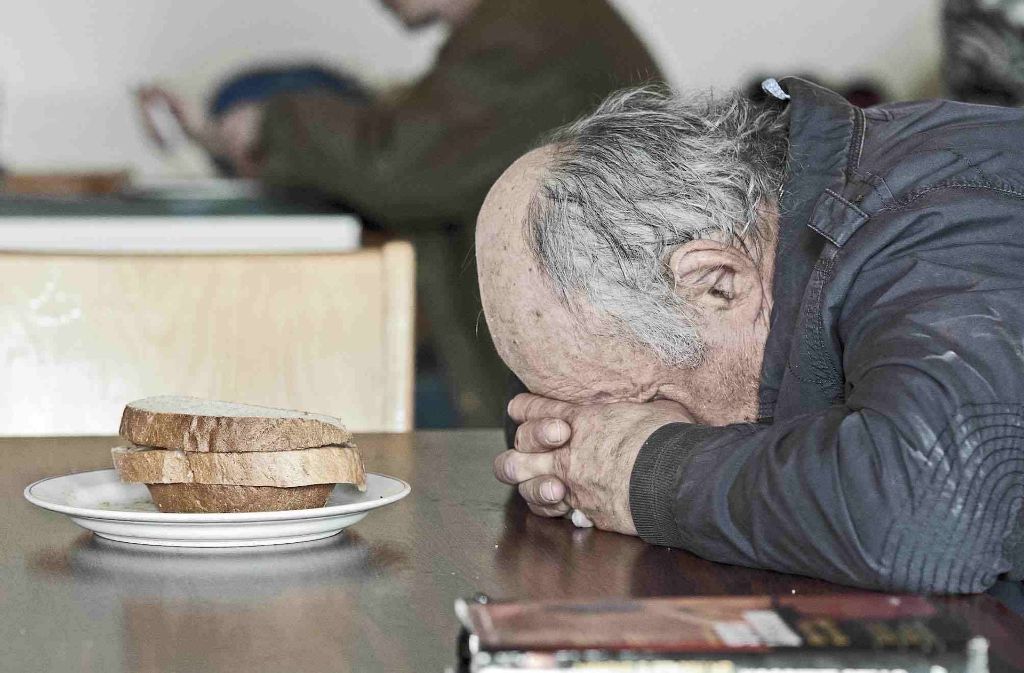 Brot: Obdachloser in Bratislava
