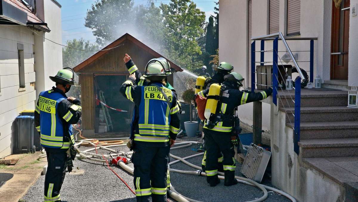 Brand in Ludwigsburg: Gartenhütte brennt vollständig ab