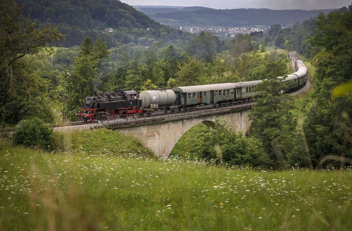Die Schwäbische Waldbahn fährt seit 2010 von Schorndorf nach Welzheim. Dafür wurde ein stillgelegter Teil der Strecke reaktiviert.