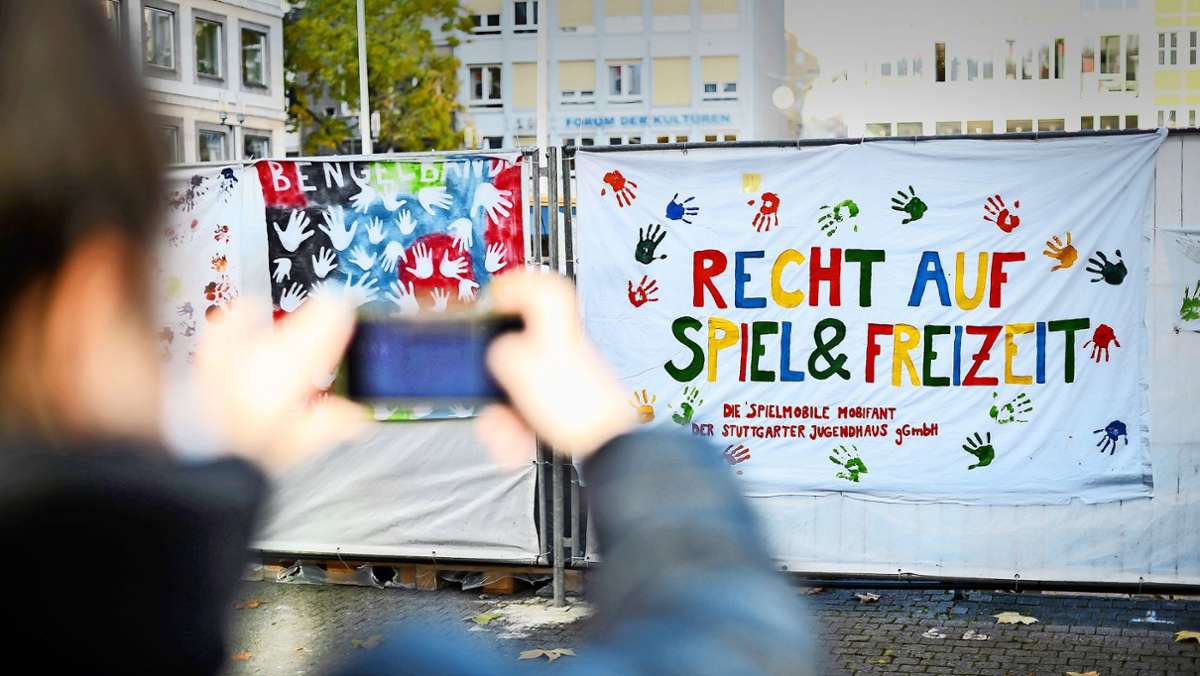 Stuttgart: Stille Demo für Kinderrechte