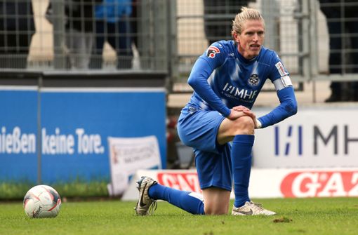 Kapitän Tobias Feisthammel und die Stuttgarter Kickers: Noch vier Spiele bis zur Winterpause. Foto: Baumann