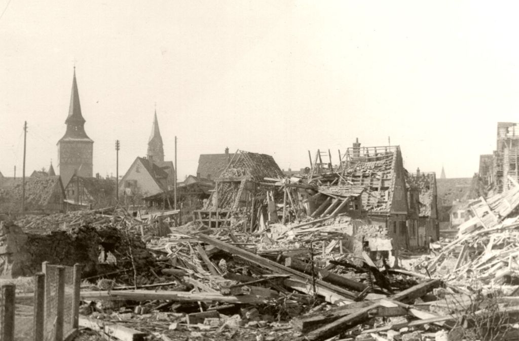 Zuffenhausen nach einem Bombenangriff der Alliierten