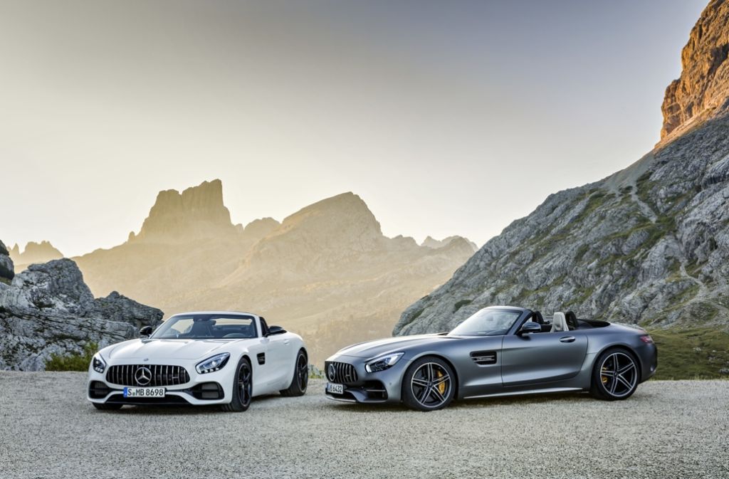 AMG hat zwei Cabrio-Supersportwagen vorgestellt: Den Mercedes-AMG GT Roadster (links) sowie den Mercedes-AMG GT C Roadster.