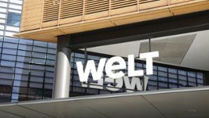 Mann greift Welt-TV-Reporter vor Thüringer Landtag an