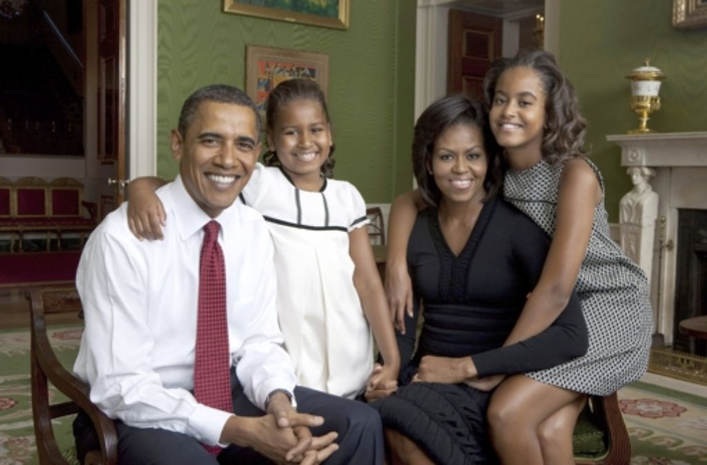 Immer wieder ist der Präsident auf eine gute Öffentlichkeitsarbeit bedacht. Hier präsentiert sich Obama mit Gattin Michelle und seinen beiden Töchtern Sasha (links) und Malia (rechts) auf einem Familienfoto von Annie Leibowitz.