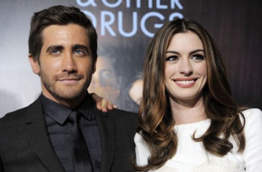 An ihrer Seite in "Brokeback Mountain": Jake Gyllenhaal, mit dem sie seitdem gut befreundet ist und mit dem sie 2010 in der Komödie "Love And Other Drugs" zu sehen war.