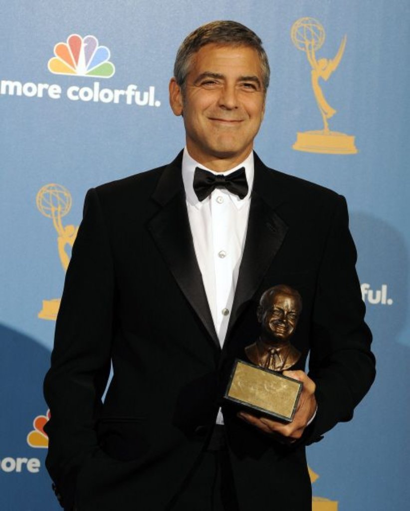... im August 2010 mit dem Ehren-Emmy für sein humanitäres und soziales Engagement ausgezeichnet worden war.
