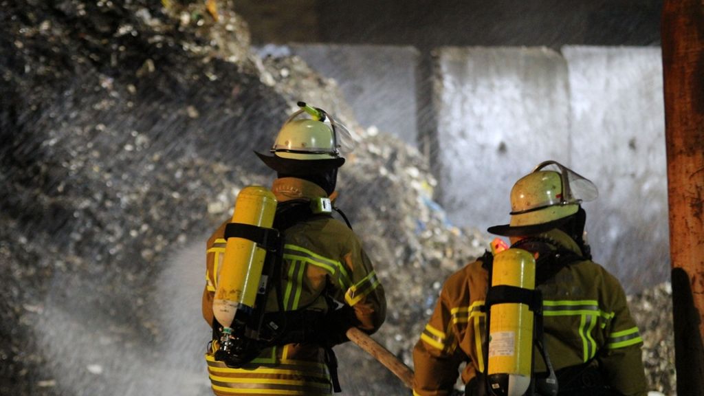 Entsorgungsbetrieb in Esslingen: Müll geht in Flammen auf