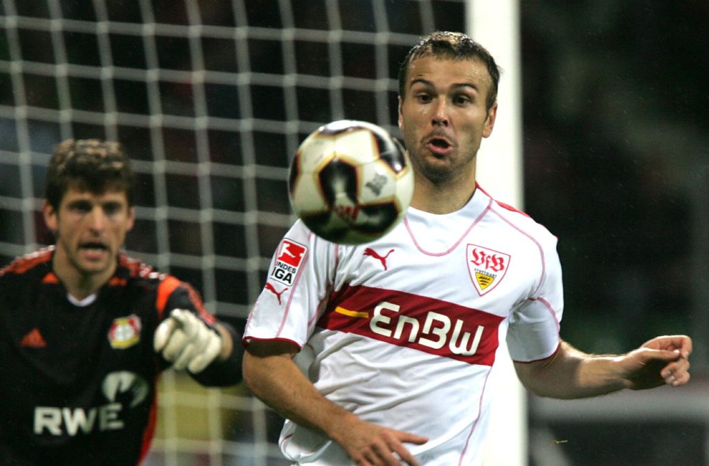Daniel Ljuboja: Für ihn zahlte der VfB im Jahr 2006 zwei Millionen Euro an Paris St. Germain – und dann versetzte er die Stuttgarter in Angst und Schrecken. Er verlangte plötzlich das doppelte Gehalt und kritisierte den Club öffentlich – nach einem Jahr war der Spuk vorbei.