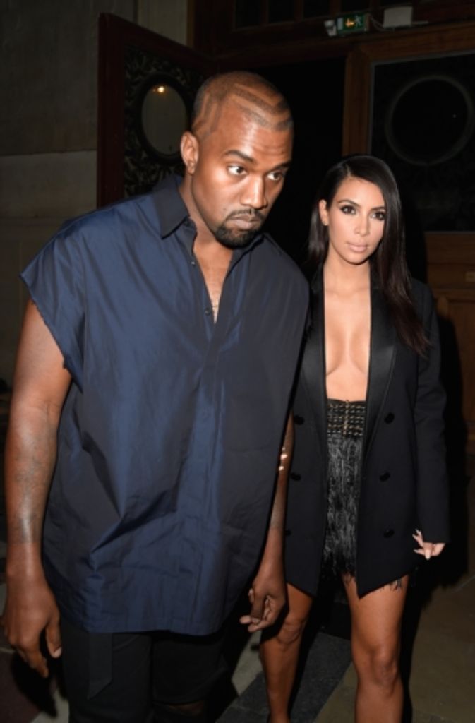 Auch Gatte Kanye West fällt regelmäßig durch außergewöhnliche Outfits auf.