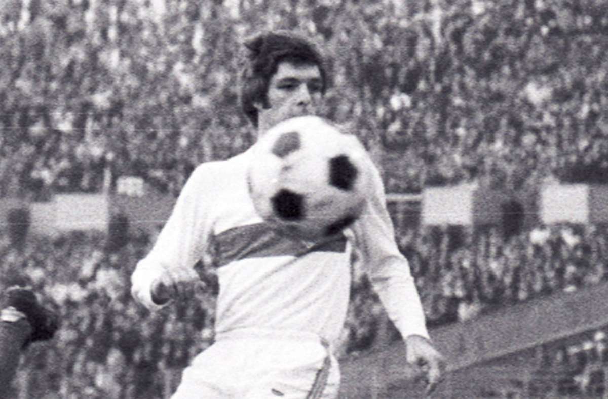 Reinhold Zech trug die Kapitänsbinde von 1973 bis 1974. Den VfB verließ der Abwehrspieler nach dem Abstieg 1975.