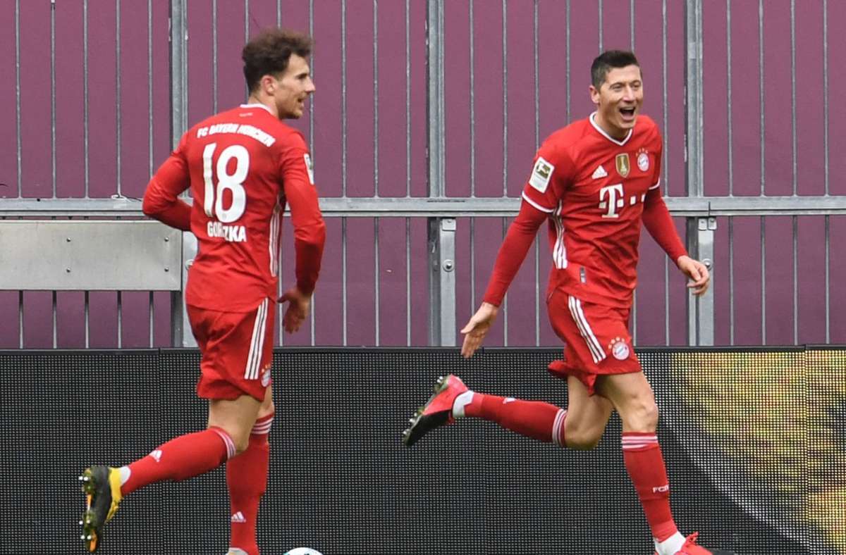 Nach dem 2:0 für die Bayern in der 22. Minute folgt nur eine Minute später der nächste Treffer – erneut durch Lewandowski.