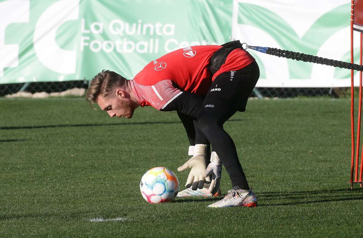 Der VfB-Torhüter Florian Müller beim Training