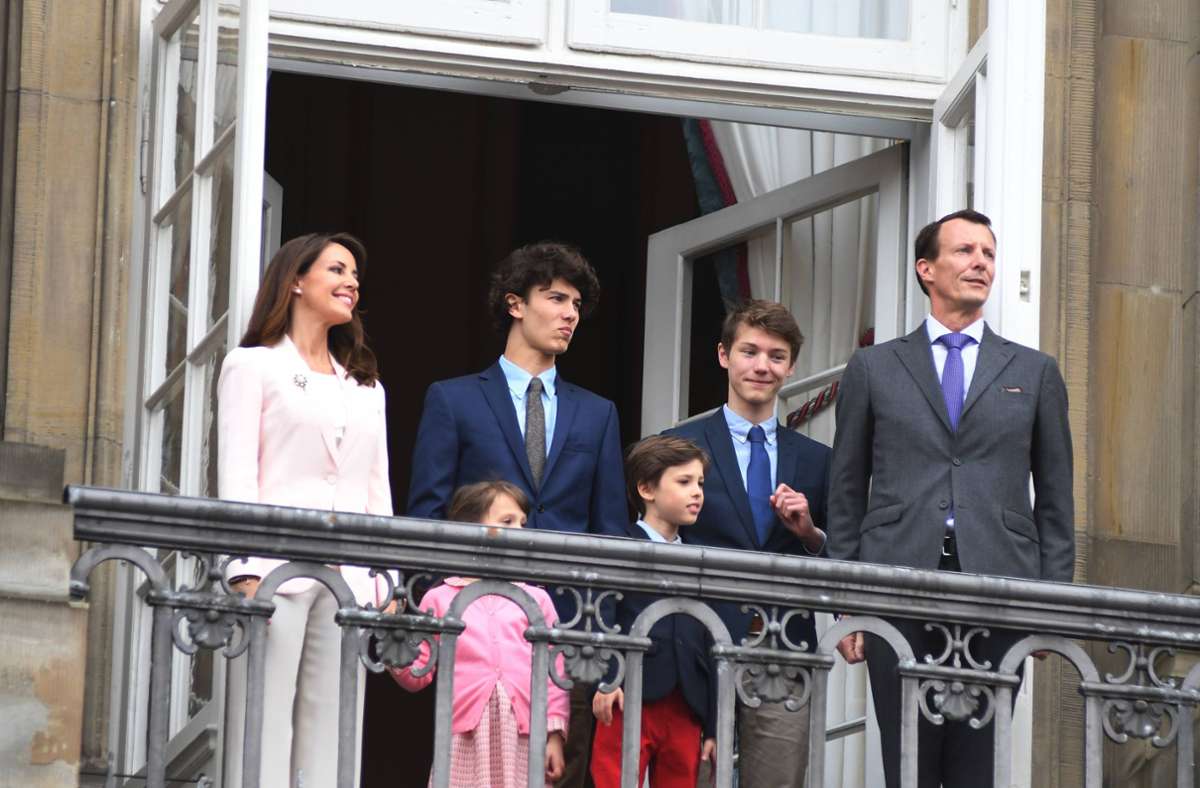 Prinz Joachim und seine Frau Marie mit den gemeinsamen Kindern Henrik und Athena (vorne) und seinen Söhnen aus erster Ehe, Nikolai und Felix.