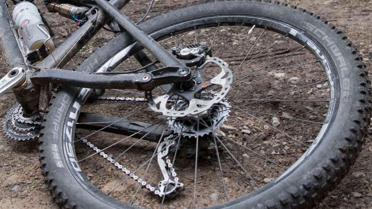 Radunfall bei Großingersheim: Räder streifen sich beim Überholen