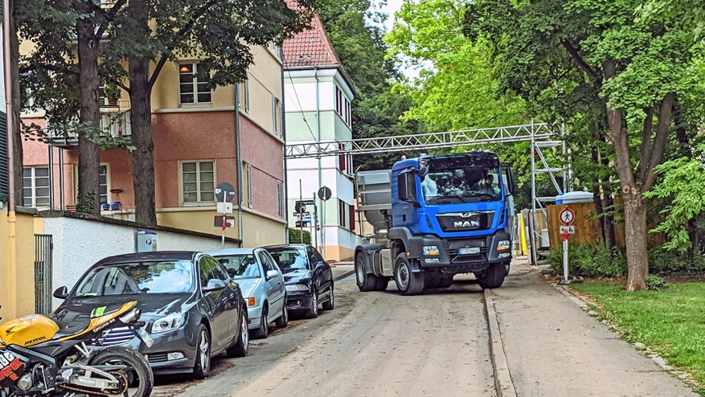 Baustellen in Stuttgart-Ost: Anwohner der Siedlung Raitelsberg genervt von dauernden Lastwagen-Fahrten