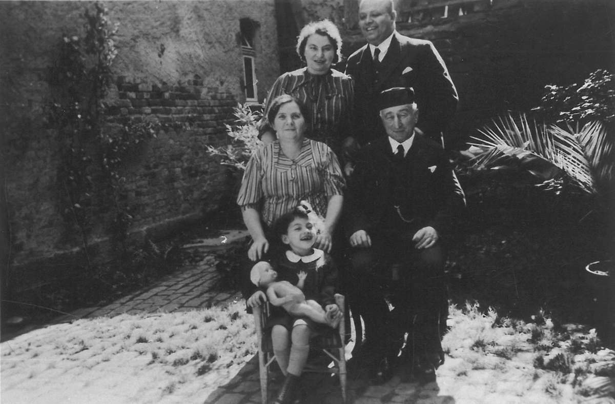 Inge Auerbach mit ihren Eltern und Großeltern in Kippenheim, dem Ort einer fröhlichen Kindheit