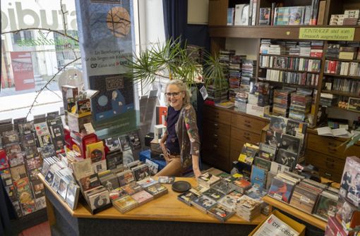 Karin Albrecht arbeitete seit mehr als 40 Jahren im PP-Studio in Ludwigsburg, sie und ihr Chef     Kurt Gillé treiben für die Kunden weltweit fast jede irgendwie verfügbare CD auf. Foto:  