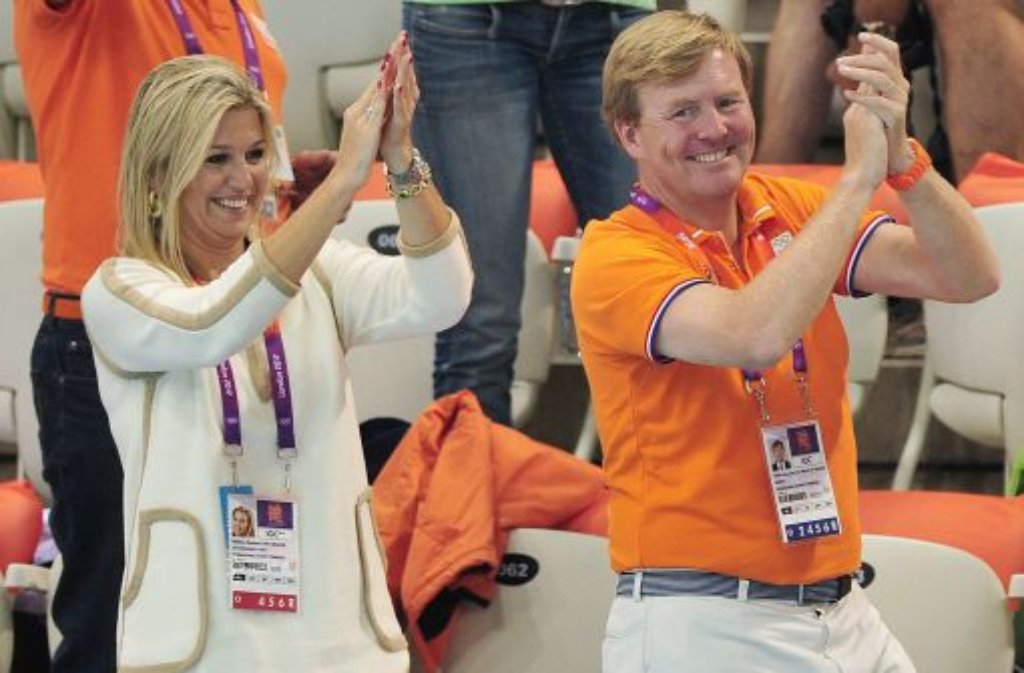 Prinzessin Máxima und Kronprinz Willem-Alexander feuern die niederländischen Schwimmer an.