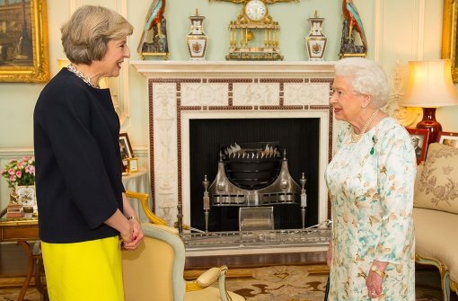 Theresa May bei der Queen im Buckingham Palace Foto: AFP