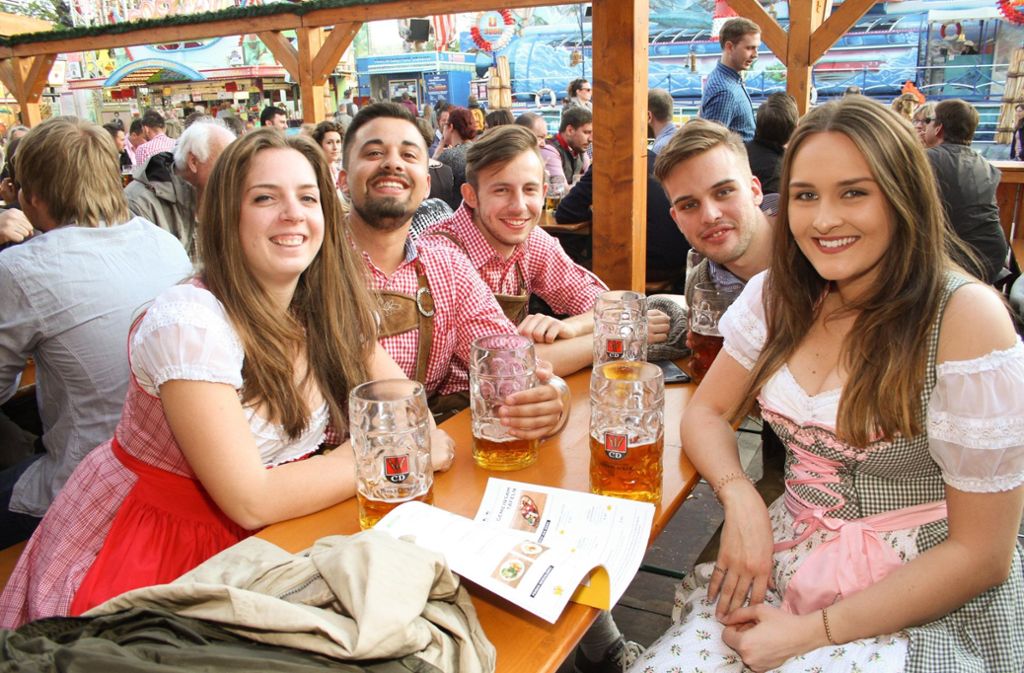 Eindrücke aus dem Festzelt „Göckelesmaier“ auf dem Stuttgarter Frühlingsfest