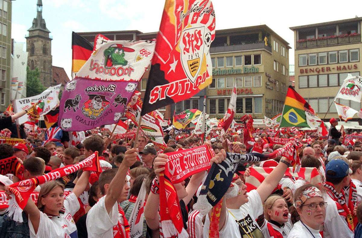 Fans beim Empfang des Teams auf dem Stuttgarter Marktplatz.