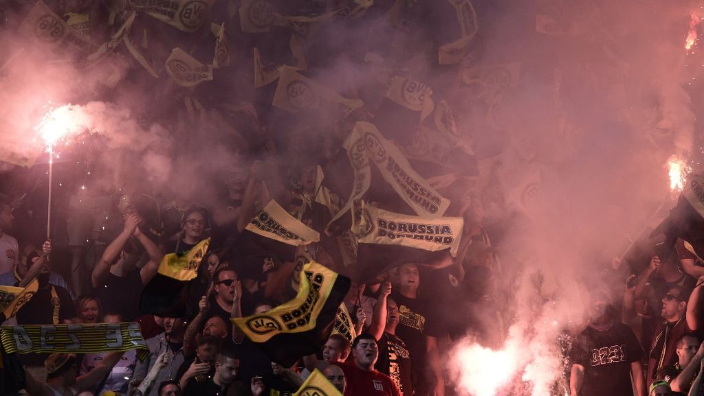 Fußball-Bundesliga: Maskierte BVB-Fans greifen Wolfsburger an